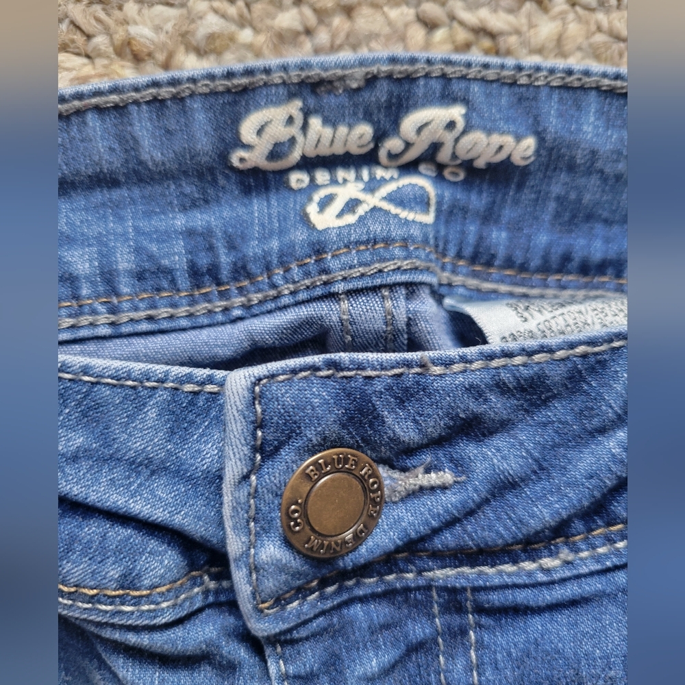 Distressed two tone patchwork jeans - Picture 4 of 6